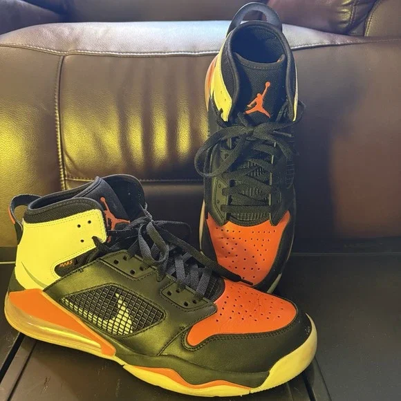 Nike Jordan Max Aura CD7070-108 Black White Total Orange Men's Size 13 - Picture 1 of 10